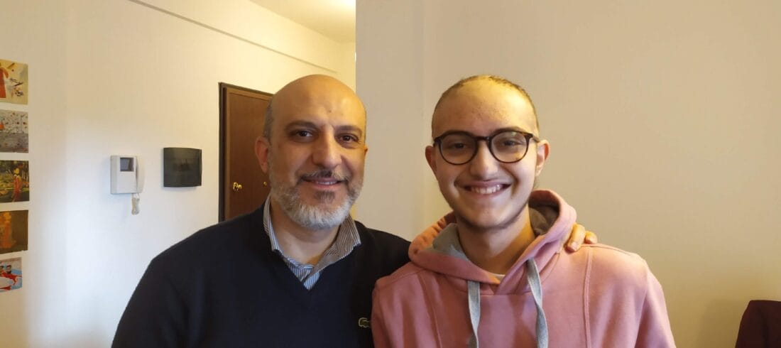 Remigio ha appena rasato i capelli a Eugenio